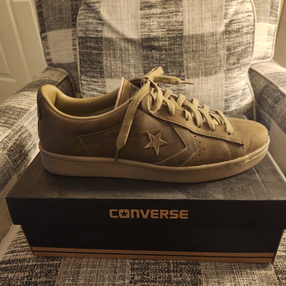 Khaki suede Converse (unisex)
